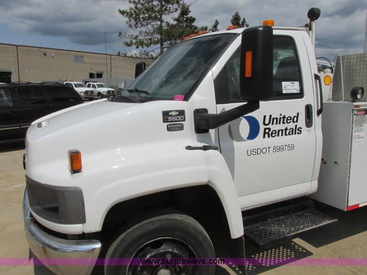 image for item I6201 2006 Chevrolet Kodiak 5500 service truck with crane