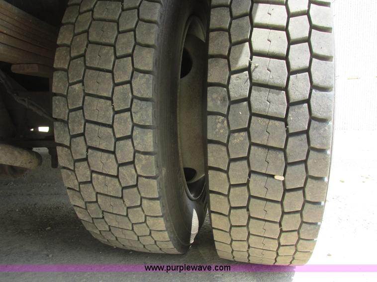 image for item I6201 2006 Chevrolet Kodiak 5500 service truck with crane