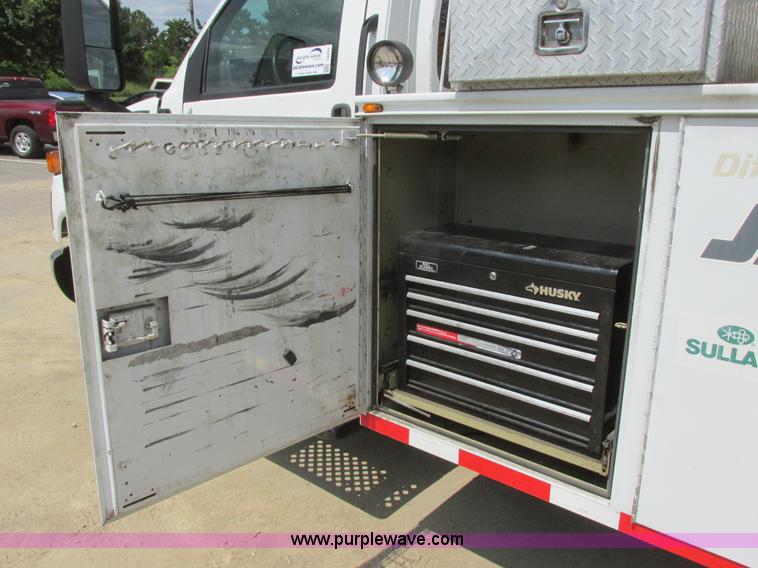 image for item I6201 2006 Chevrolet Kodiak 5500 service truck with crane