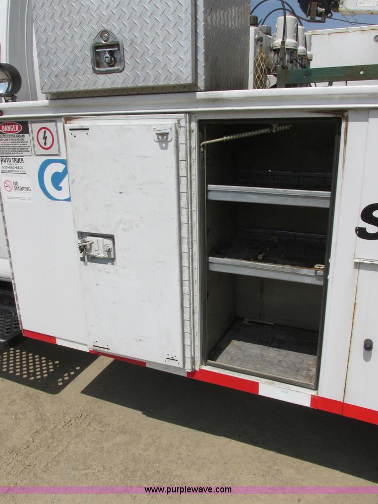 image for item I6201 2006 Chevrolet Kodiak 5500 service truck with crane