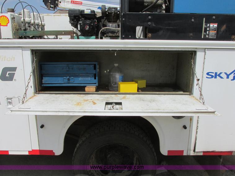 image for item I6201 2006 Chevrolet Kodiak 5500 service truck with crane