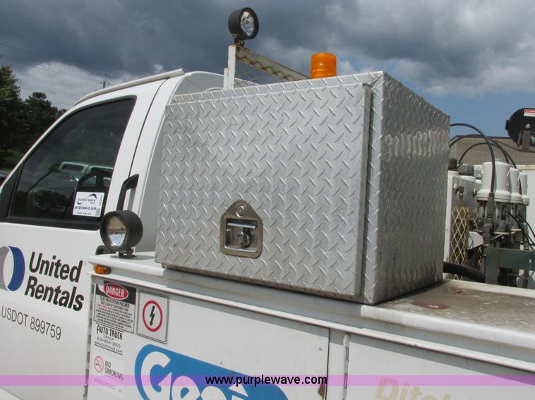 image for item I6201 2006 Chevrolet Kodiak 5500 service truck with crane