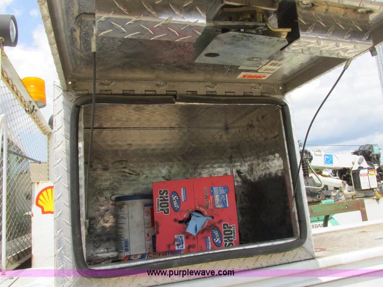 image for item I6201 2006 Chevrolet Kodiak 5500 service truck with crane