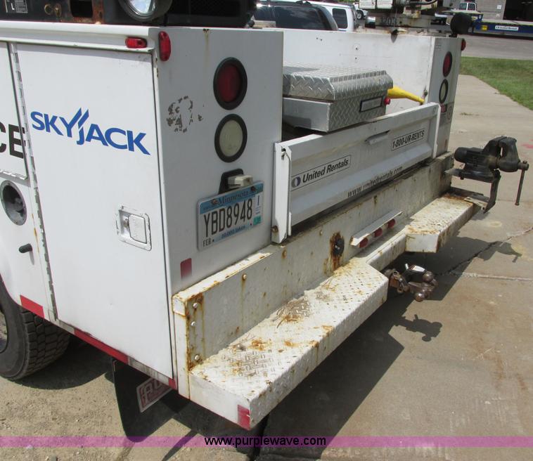 image for item I6201 2006 Chevrolet Kodiak 5500 service truck with crane