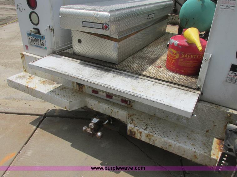 image for item I6201 2006 Chevrolet Kodiak 5500 service truck with crane