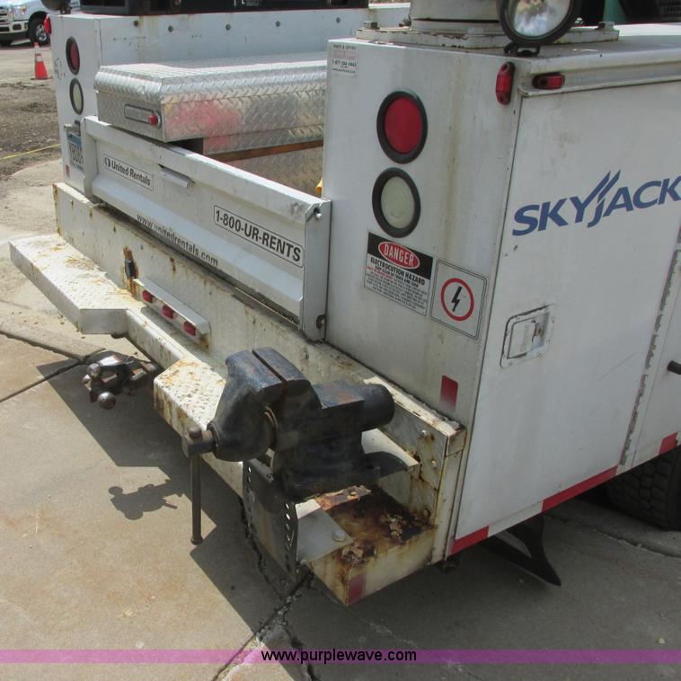 image for item I6201 2006 Chevrolet Kodiak 5500 service truck with crane