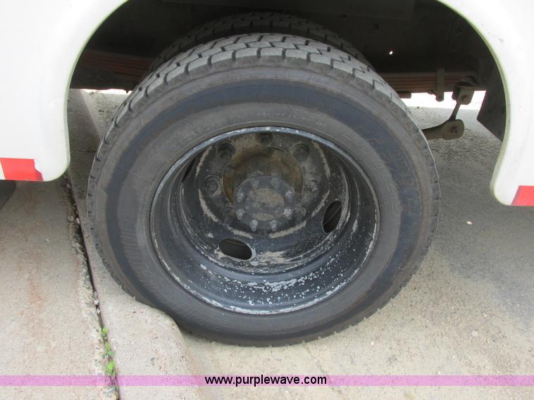 image for item I6201 2006 Chevrolet Kodiak 5500 service truck with crane