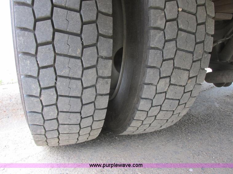 image for item I6201 2006 Chevrolet Kodiak 5500 service truck with crane