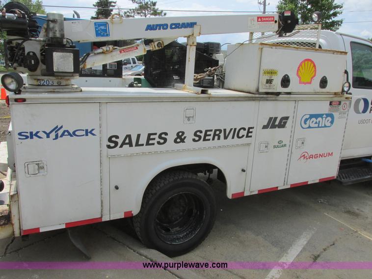 image for item I6201 2006 Chevrolet Kodiak 5500 service truck with crane