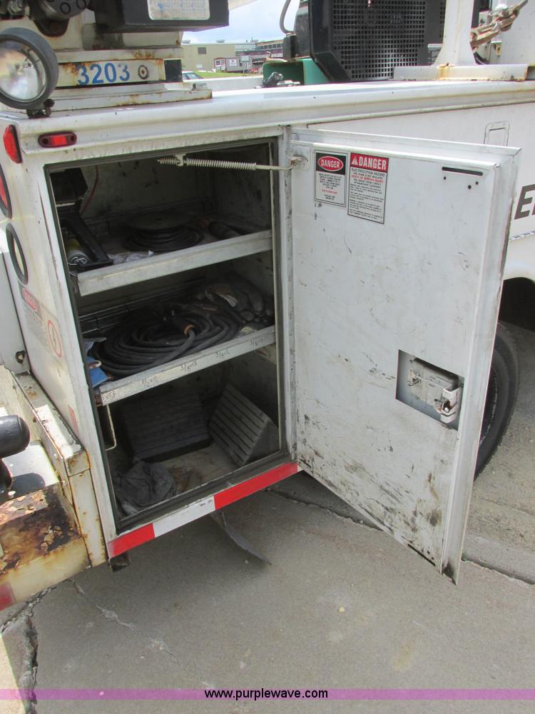 image for item I6201 2006 Chevrolet Kodiak 5500 service truck with crane