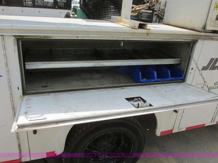 image for item I6201 2006 Chevrolet Kodiak 5500 service truck with crane