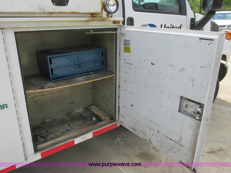 image for item I6201 2006 Chevrolet Kodiak 5500 service truck with crane