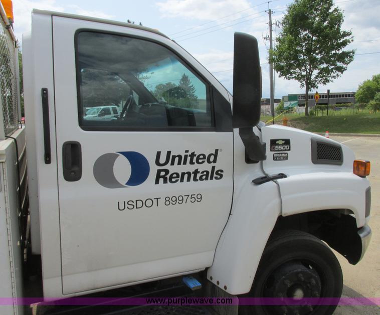 image for item I6201 2006 Chevrolet Kodiak 5500 service truck with crane