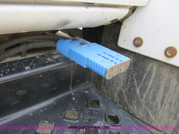 image for item I6201 2006 Chevrolet Kodiak 5500 service truck with crane