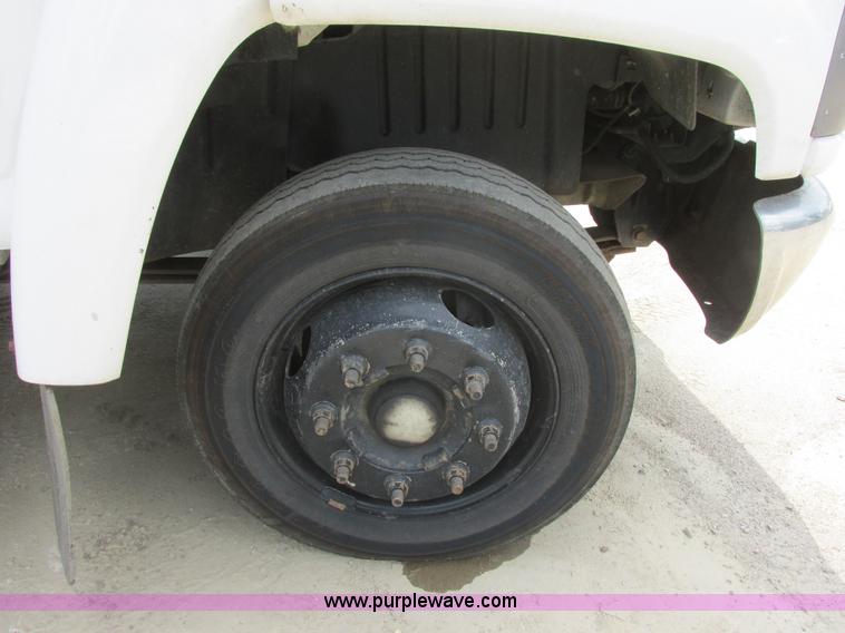 image for item I6201 2006 Chevrolet Kodiak 5500 service truck with crane