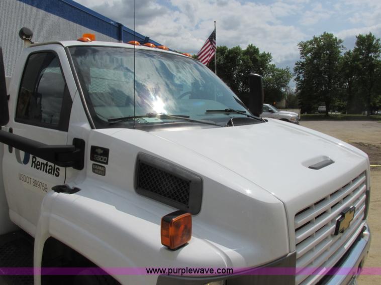 image for item I6201 2006 Chevrolet Kodiak 5500 service truck with crane