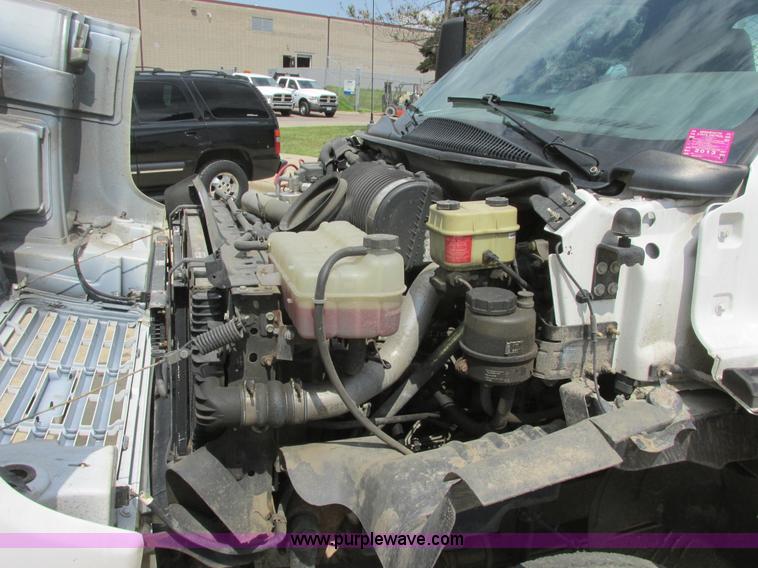 image for item I6201 2006 Chevrolet Kodiak 5500 service truck with crane