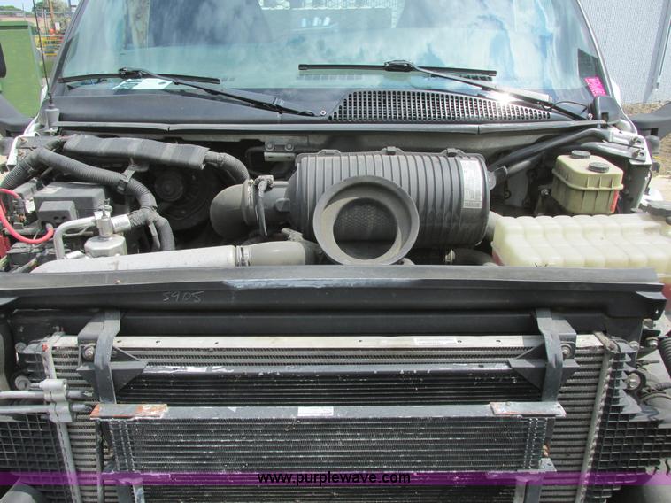 image for item I6201 2006 Chevrolet Kodiak 5500 service truck with crane