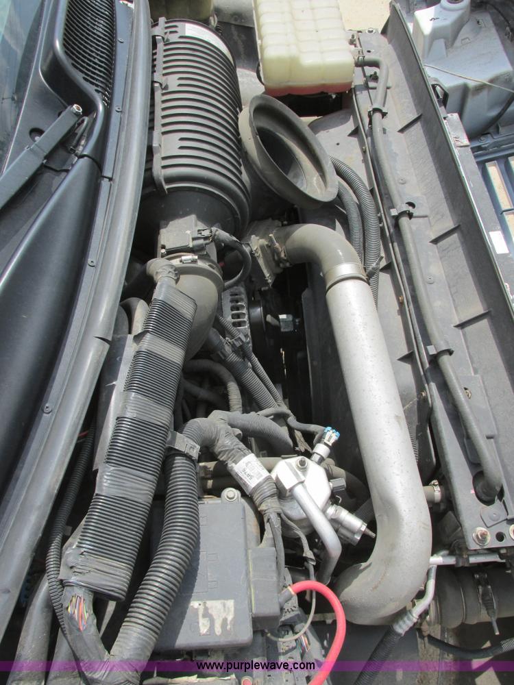 image for item I6201 2006 Chevrolet Kodiak 5500 service truck with crane