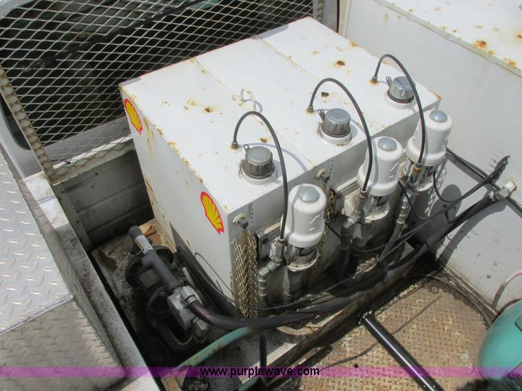 image for item I6201 2006 Chevrolet Kodiak 5500 service truck with crane