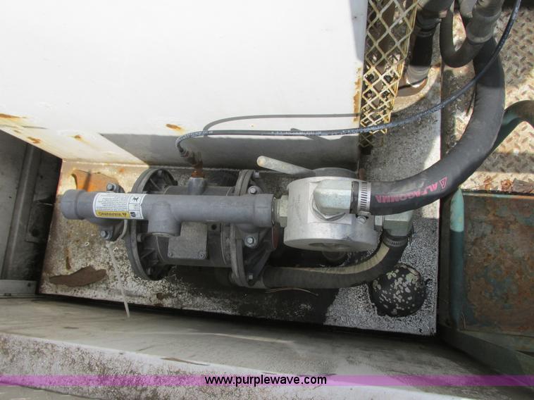 image for item I6201 2006 Chevrolet Kodiak 5500 service truck with crane