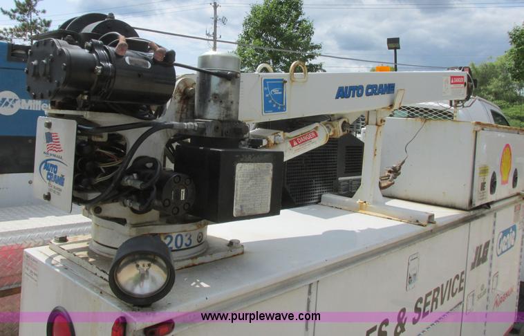 image for item I6201 2006 Chevrolet Kodiak 5500 service truck with crane