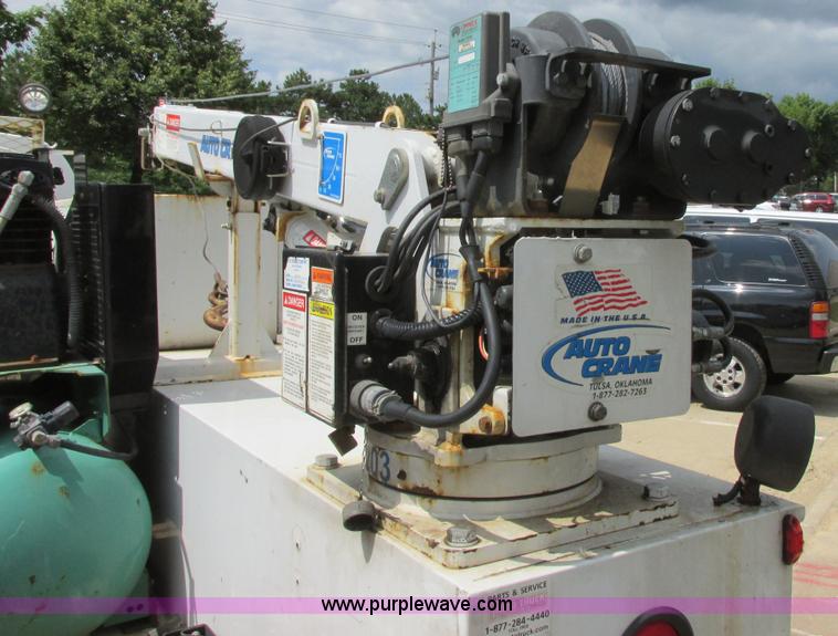 image for item I6201 2006 Chevrolet Kodiak 5500 service truck with crane