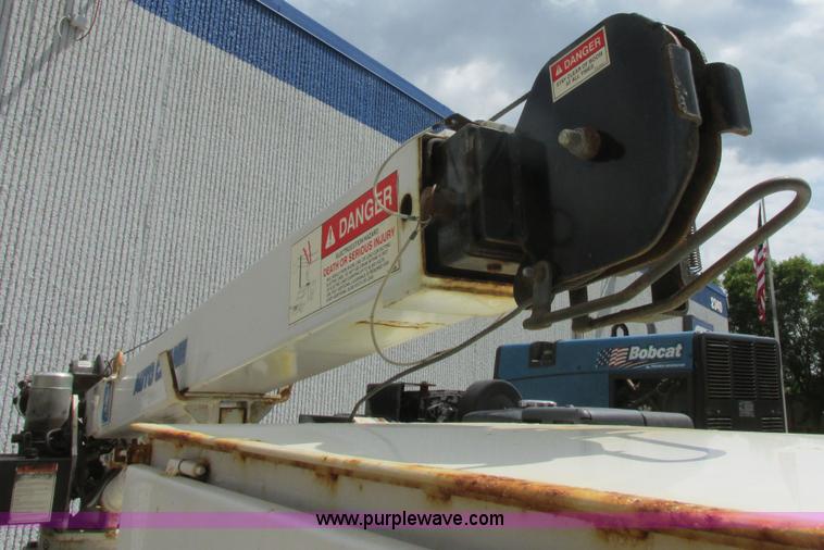 image for item I6201 2006 Chevrolet Kodiak 5500 service truck with crane