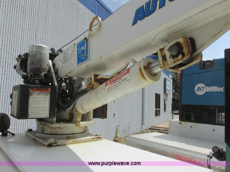 image for item I6201 2006 Chevrolet Kodiak 5500 service truck with crane