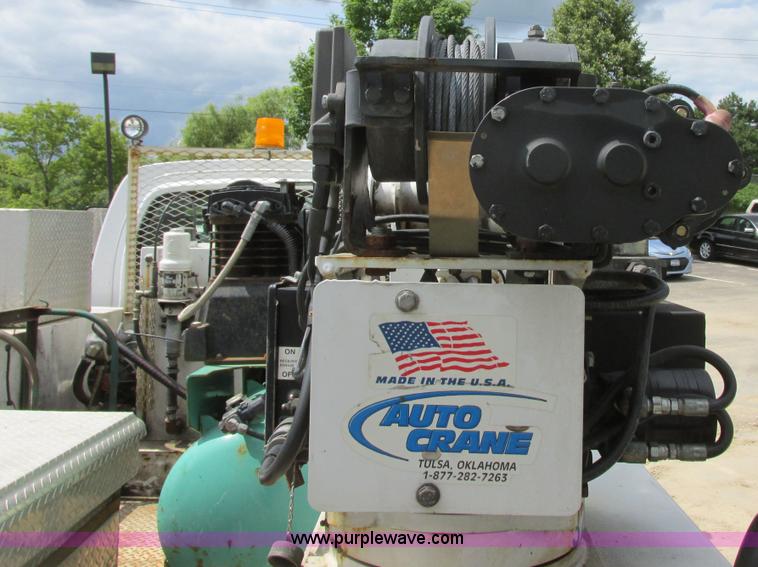 image for item I6201 2006 Chevrolet Kodiak 5500 service truck with crane