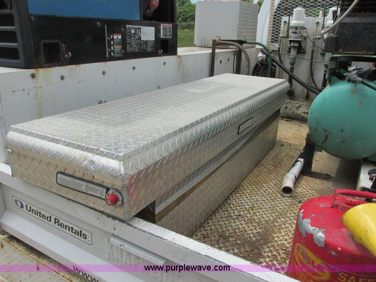 image for item I6201 2006 Chevrolet Kodiak 5500 service truck with crane