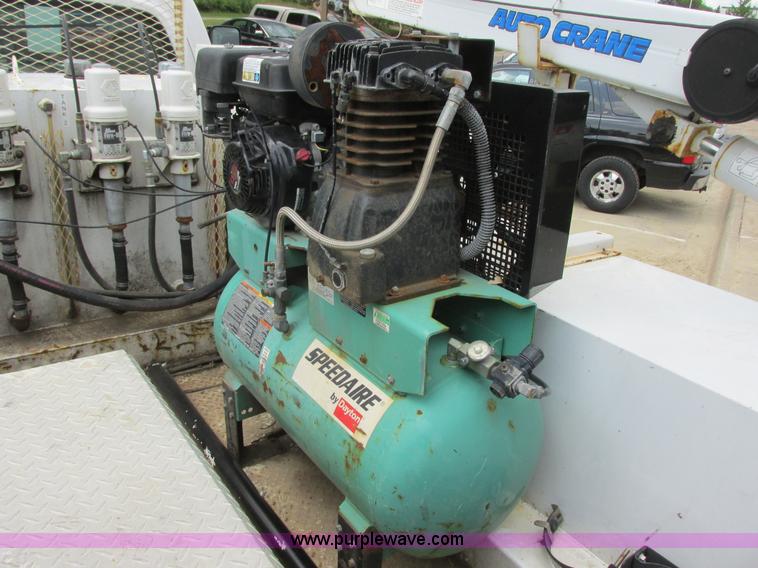 image for item I6201 2006 Chevrolet Kodiak 5500 service truck with crane