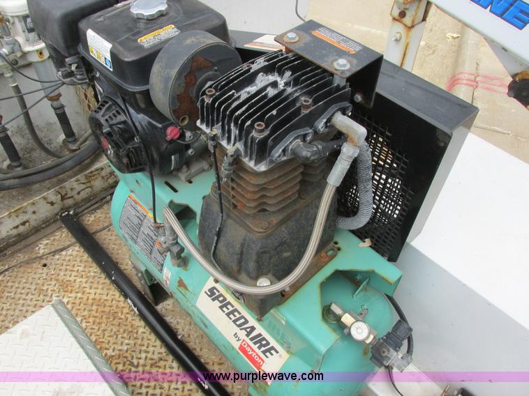 image for item I6201 2006 Chevrolet Kodiak 5500 service truck with crane