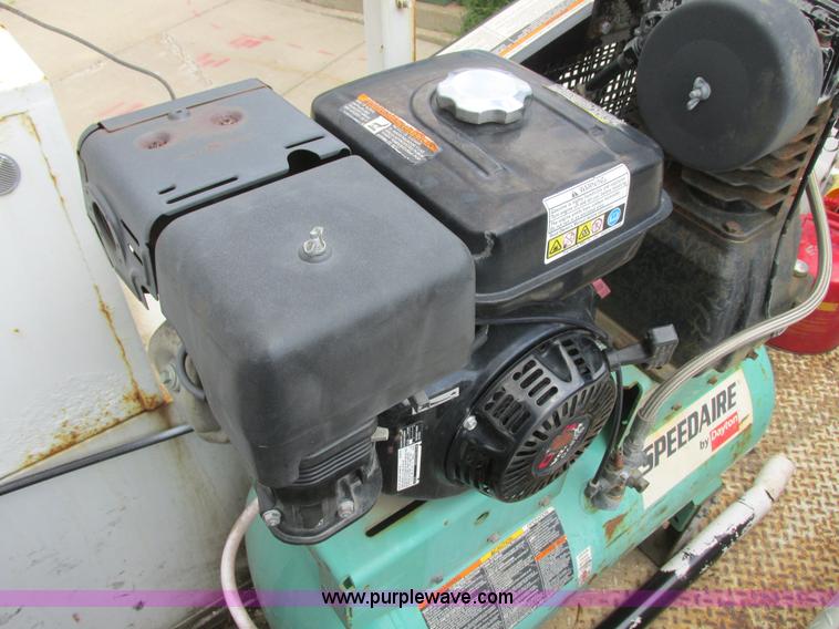 image for item I6201 2006 Chevrolet Kodiak 5500 service truck with crane