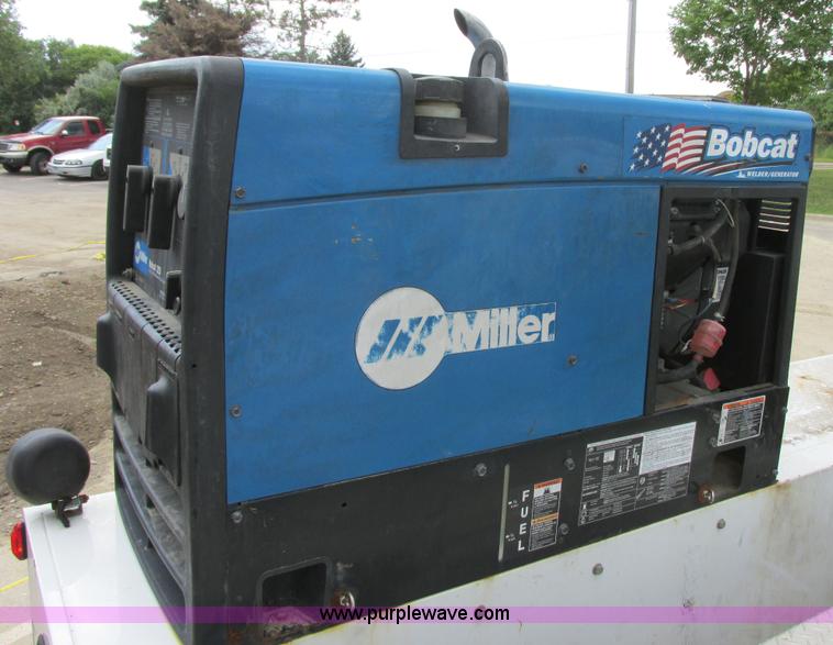 image for item I6201 2006 Chevrolet Kodiak 5500 service truck with crane