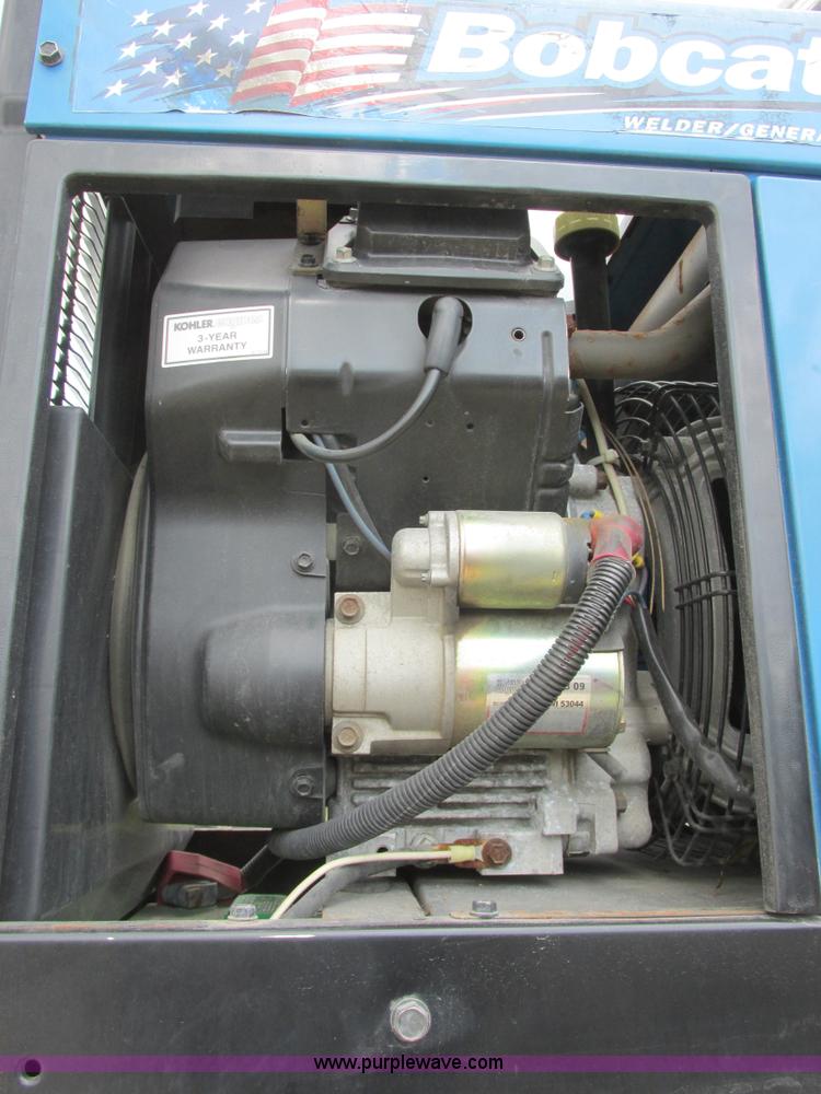 image for item I6201 2006 Chevrolet Kodiak 5500 service truck with crane