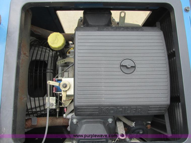 image for item I6201 2006 Chevrolet Kodiak 5500 service truck with crane