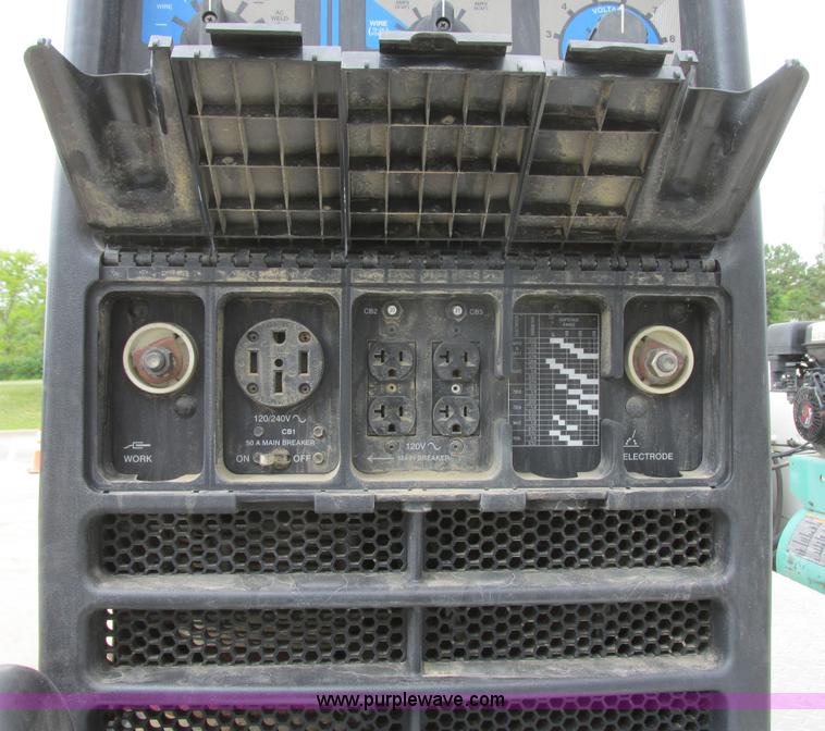 image for item I6201 2006 Chevrolet Kodiak 5500 service truck with crane