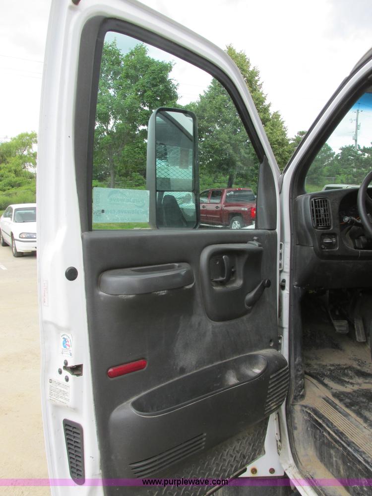 image for item I6201 2006 Chevrolet Kodiak 5500 service truck with crane