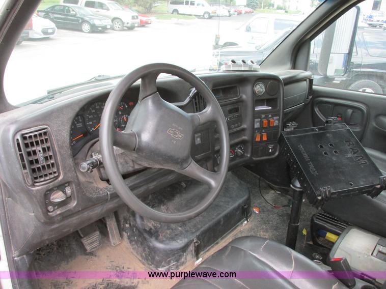 image for item I6201 2006 Chevrolet Kodiak 5500 service truck with crane