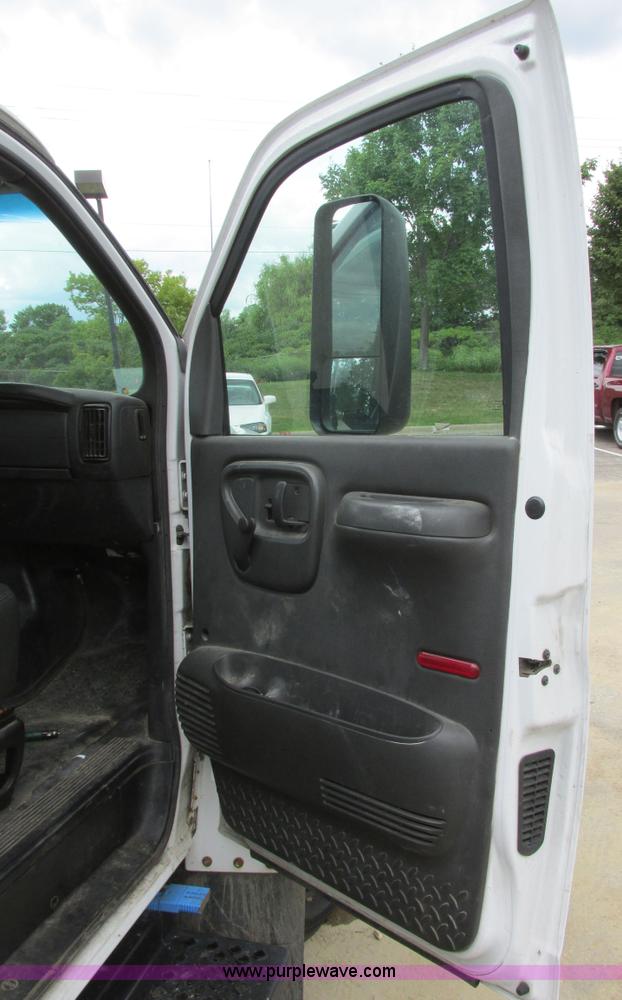 image for item I6201 2006 Chevrolet Kodiak 5500 service truck with crane