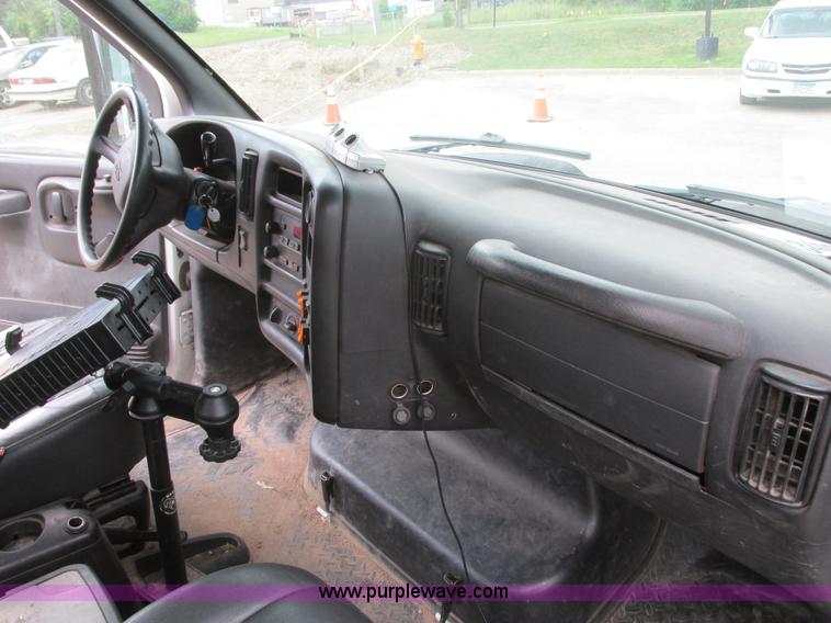 image for item I6201 2006 Chevrolet Kodiak 5500 service truck with crane