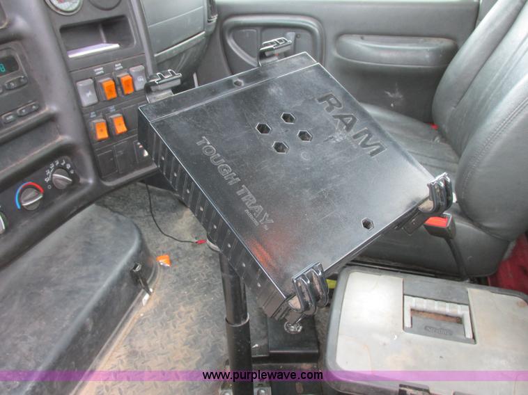 image for item I6201 2006 Chevrolet Kodiak 5500 service truck with crane