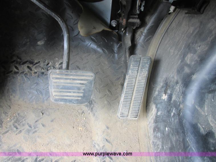 image for item I6201 2006 Chevrolet Kodiak 5500 service truck with crane