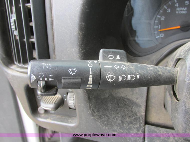 image for item I6201 2006 Chevrolet Kodiak 5500 service truck with crane