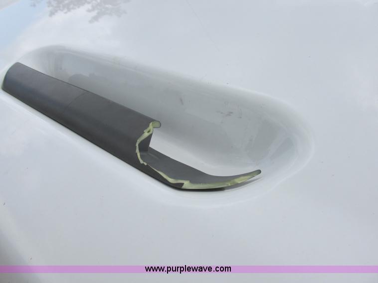 image for item I6201 2006 Chevrolet Kodiak 5500 service truck with crane