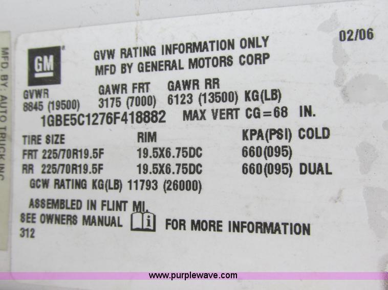 image for item I6201 2006 Chevrolet Kodiak 5500 service truck with crane