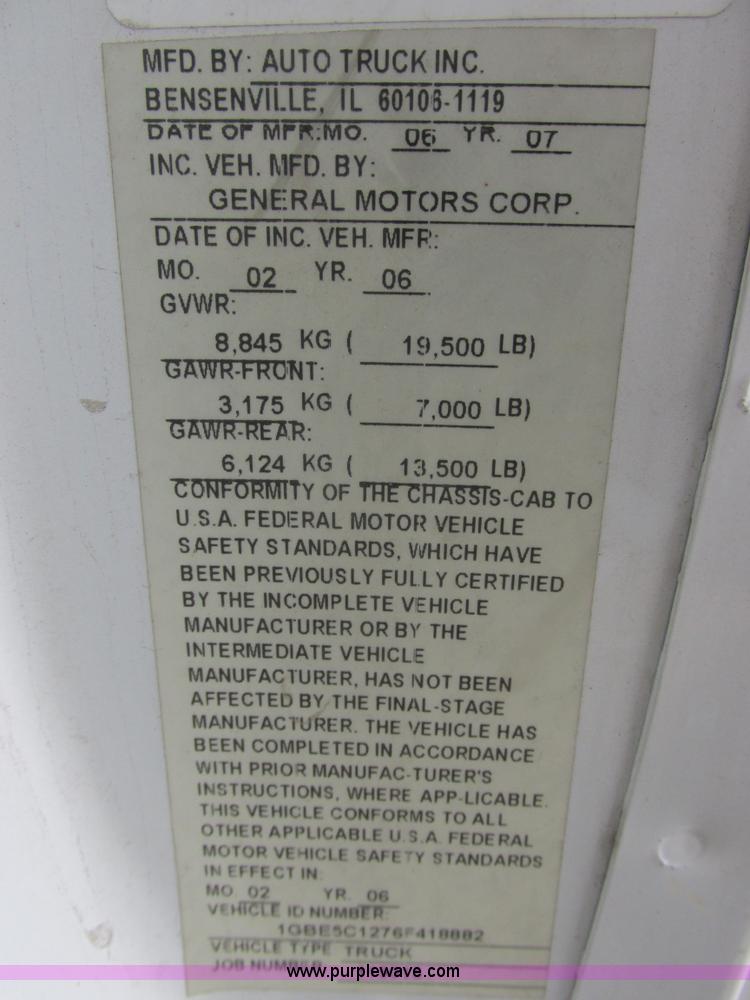 image for item I6201 2006 Chevrolet Kodiak 5500 service truck with crane