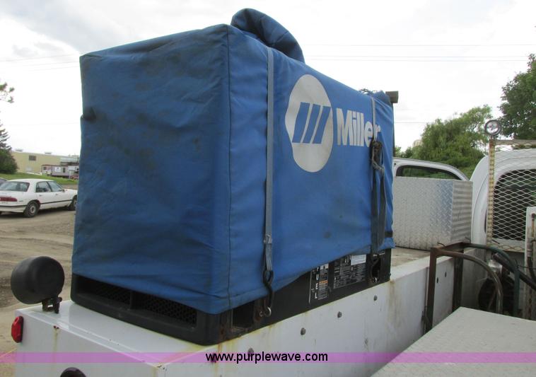 image for item I6201 2006 Chevrolet Kodiak 5500 service truck with crane