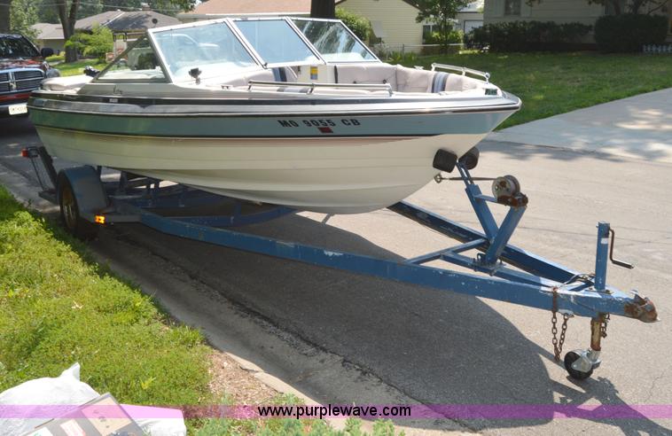 image for item AC9385 1987 VIP speed boat